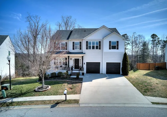 Photo 1 of Single family home for sale at 412 Jones Peak Dr, Simpsonville, SC 29681 | MLS# SPN343065 | Listing updated on 2026-10-25