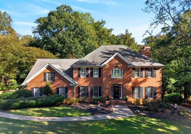 Photo 1 of Single family home for sale at 833 Oakcrest Rd, Spartanburg, SC 29301 | MLS# SPN343077 | Listing updated on 2026-10-25
