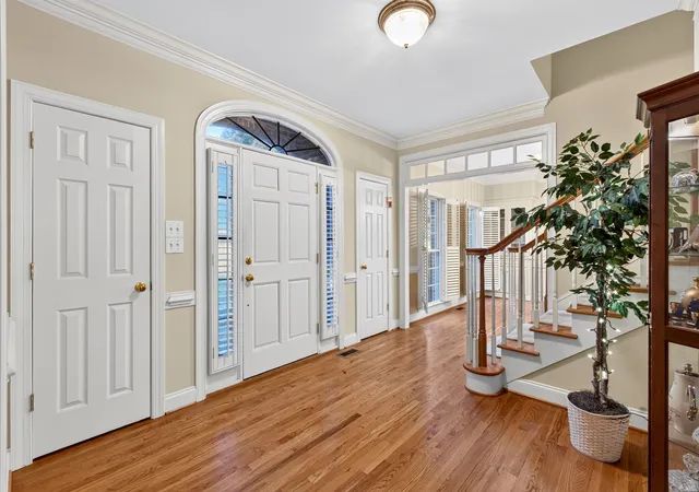 Photo 3 of Single family home for sale at 833 Oakcrest Rd, Spartanburg, SC 29301 | MLS# SPN343077 | Listing updated on 2026-10-25