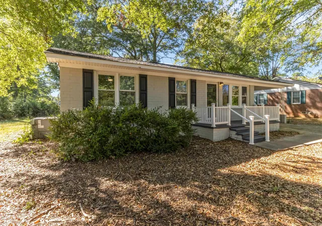 Photo 3 of Single family home for sale at 2005 W Buford St, Gaffney, SC 29341 | MLS# SPN343087 | Listing updated on 2026-10-25