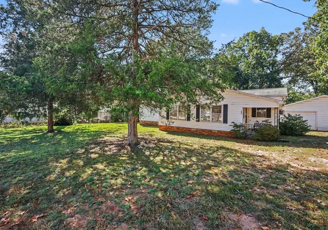 Photo 1 of Manufactured home for sale at 660 Neighborhood Rd, Wellford, SC 29385 | MLS# SPN343125 | Listing updated on 2026-10-28