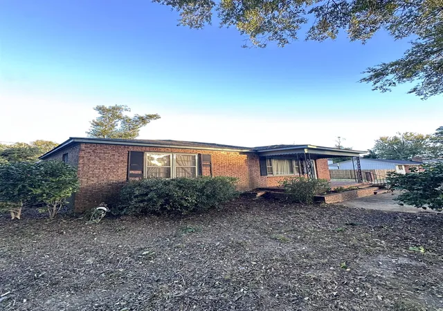 Photo 1 of Single family home for sale at 403 Oak Grv Rd, Spartanburg, SC 29301 | MLS# SPN343245 | Listing updated on 2026-10-29