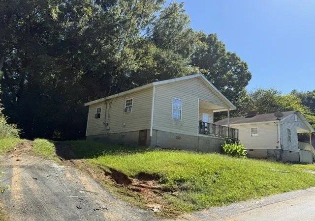Photo 4 of Single family home for sale at 701 Whiteoak Ln, Greenwood, SC 29649 | MLS# SPN343262 | Listing updated on 2026-10-29