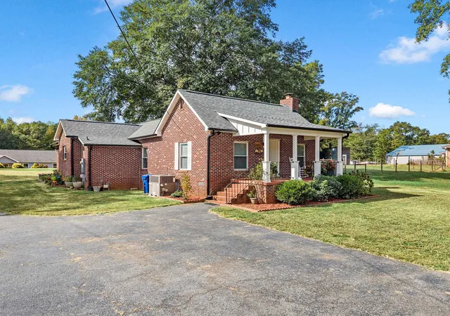 Photo 1 of Single family home for sale at 1035 Old Spartanburg Hwy, Lyman, SC 29365 | MLS# SPN343267 | Listing updated on 2026-10-30