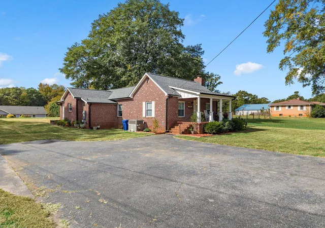 Photo 2 of Single family home for sale at 1035 Old Spartanburg Hwy, Lyman, SC 29365 | MLS# SPN343267 | Listing updated on 2026-10-30