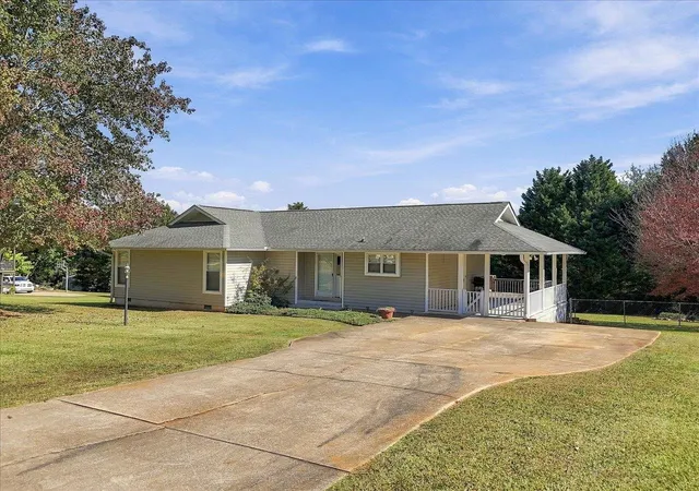 Single family home for sale at 40 Orchard Dr, Inman, SC 29349 | MLS# SPN343346