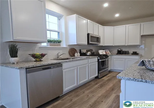 4th image of 625 Fountain View Cir #10, Upper Macungie Twp, PA 18104 | MLS# 739372