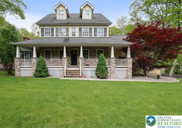 Photo 1 of Single family home for sale at 118 Hollow Dr, Stroudsburg, PA 18360 | MLS# 756280 | Listing updated on 2025-06-09