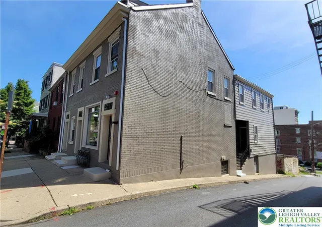 Homes for sale in Easton, PA | 26 S 5Th St, Easton, PA 18042 | MLS# 756267