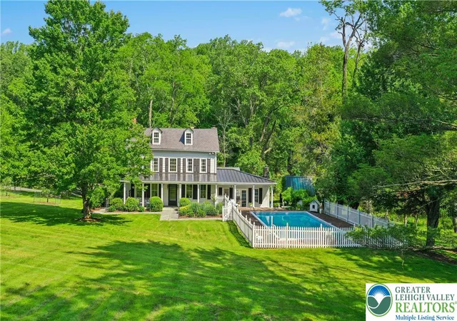 Homes for sale in Middle Smithfield Twp, PA | 282 Crabapple Ln, Middle Smithfield Twp, PA 18302 | MLS# 759389