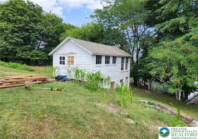 Homes for sale in Wind Gap, PA | 6366 Sullivan Trl, Wind Gap, PA 18091 | MLS# 759550
