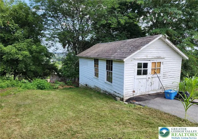 Homes for sale in Wind Gap, PA | 6366 Sullivan Trl, Wind Gap, PA 18091 | MLS# 759550