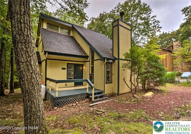 Photo 1 of Single family home for sale at 15 Skye Dr, Lake Harmony, PA 18624 | MLS# 762150 | Listing updated on 2026-03-31