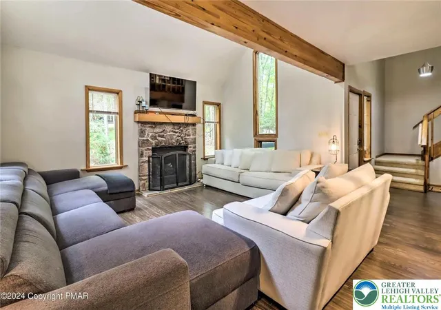 Photo 3 of Single family home for sale at 15 Skye Dr, Lake Harmony, PA 18624 | MLS# 762150 | Listing updated on 2026-03-31