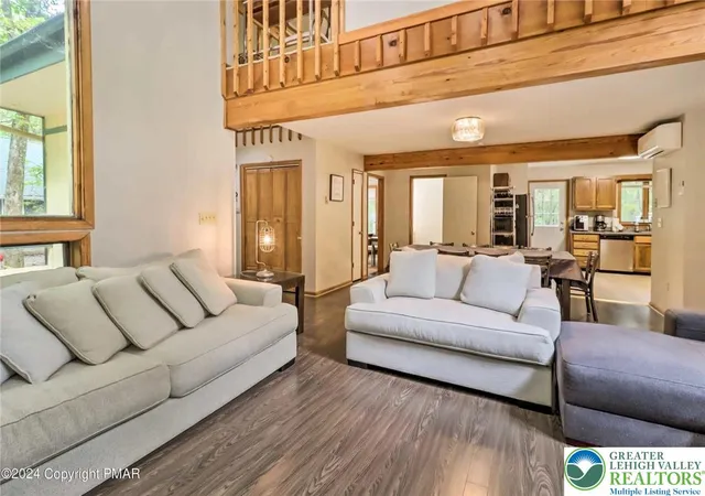 Photo 4 of Single family home for sale at 15 Skye Dr, Lake Harmony, PA 18624 | MLS# 762150 | Listing updated on 2026-03-31