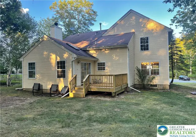 Photo 2 of Single family home for sale at 2146 Bedford Dr, Bushkill, PA 18324 | MLS# 763633 | Listing updated on 2026-07-23