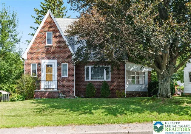 1st image of 725 E Main St, Macungie, PA 18062 | MLS# 764455