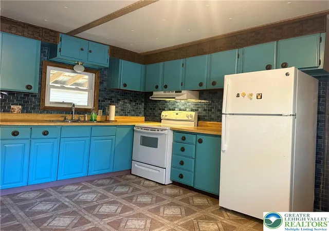 Homes for sale in Wind Gap Boro, PA | 6 Indian Trl, Wind Gap Boro, PA 18091 | MLS# 768497
