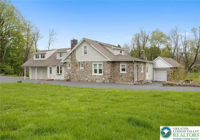 Homes for sale in Lower Saucon Twp, PA | 1790 Friedensville Rd, Lower Saucon Twp, PA 18015 | MLS# 768702