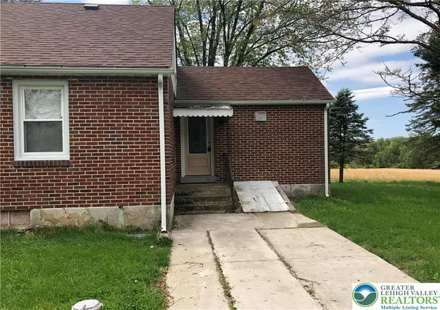 Homes for sale in Lower Saucon Twp, PA | 1931 Meadows Rd, Lower Saucon Twp, PA 18015 | MLS# 768705