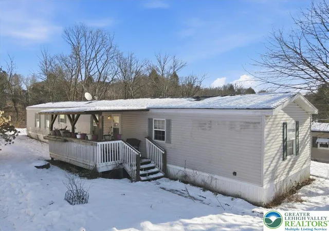 Homes for sale in Mahoning Twp, PA | 286 Lower Nis Hollow Dr, Mahoning Twp, PA 18235 | MLS# 769380