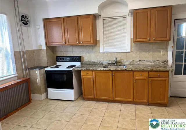 5th image of 412 Pennsylvania Ave, Roseto, PA 18013 | MLS# 770603