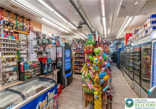 4th image of 1015 W Hamilton St, Allentown City, PA 18101 | MLS# 770973