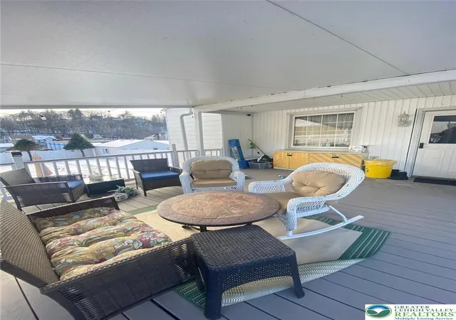 Photo 4 of Single family home for sale at 207 Chestnut St, Slatington, PA 18080 | MLS# 771063 | Listing updated on 2026-08-29