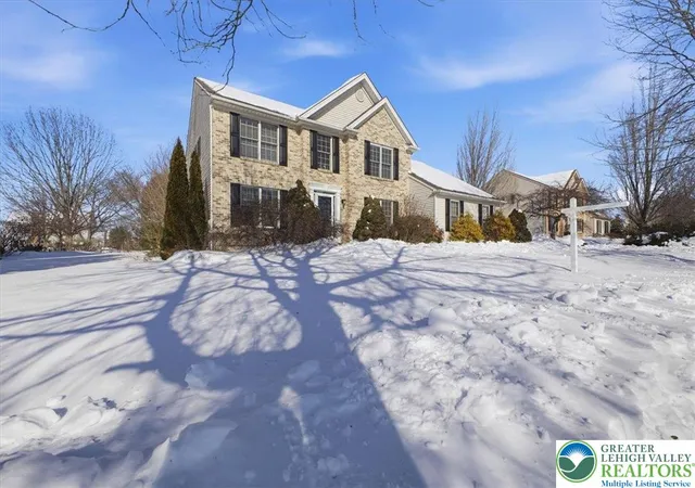 Homes for sale in Lower Macungie Twp, PA | 2301 Goldenrod Dr, Lower Macungie Twp, PA 18062 | MLS# 769422