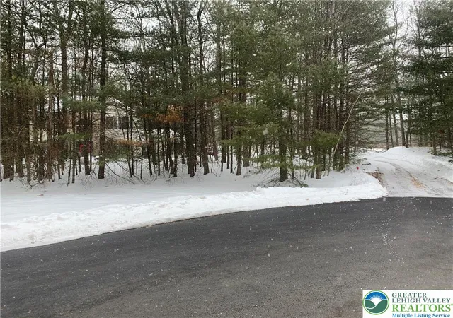 Homes for sale in Chestnuthill Twp, PA | 25 Rollingwood Trl, Chestnuthill Twp, PA 18353 | MLS# 771887