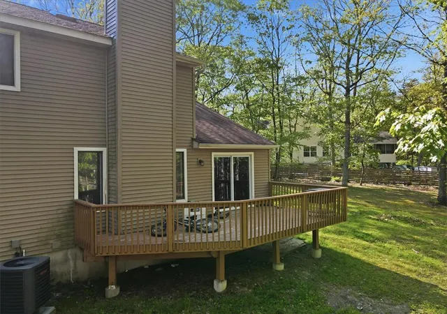 Photo 2 of Townhouse for sale at 3301 Windermere Dr, Bushkill, PA 18324 | MLS# 771904 | Listing updated on 2026-07-16