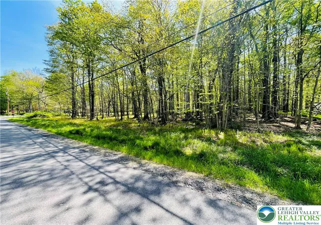 Homes for sale in Lackawanna, PA | 476 W Creek View Dr, Lackawanna, PA 18424 | MLS# 771914