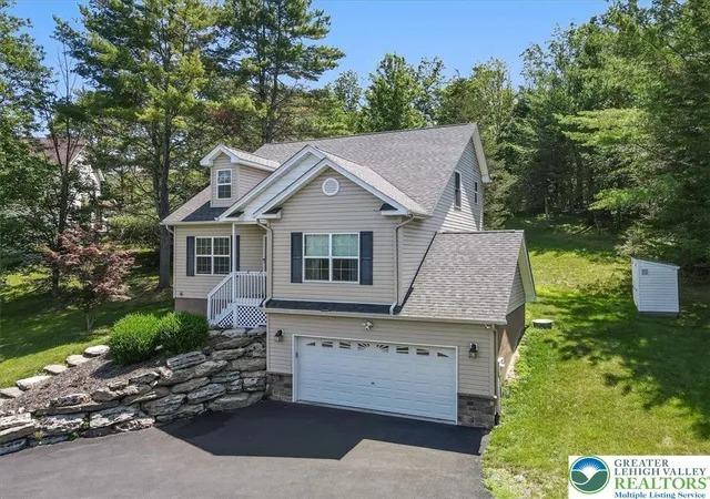 Homes for sale in Smithfield Twp, PA | 401 Pierce Ln, Smithfield Twp, PA 18301 | MLS# 772095