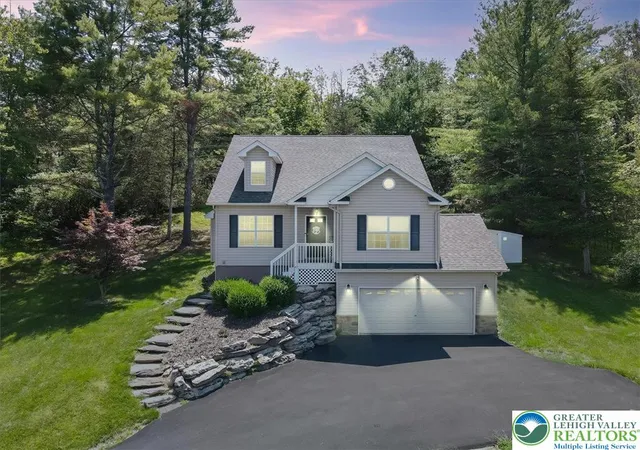 Homes for sale in Smithfield Twp, PA | 401 Pierce Ln, Smithfield Twp, PA 18301 | MLS# 772095