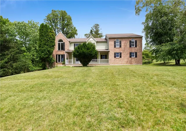2nd image of 15 Spring Water Ct, Easton, PA 18042 | MLS# 771981