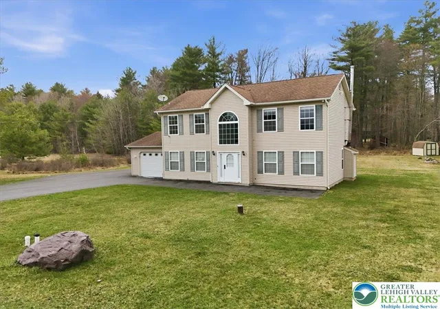 Homes for sale in Blakeslee, PA | 136 Kimberly Dr, Blakeslee, PA 18610 | MLS# 772403
