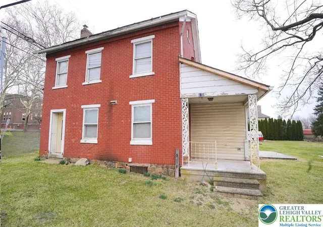 Photo 2 of Sale Pending at 3863 Mauch Chunk Rd, Allentown, PA 18104 | MLS# 773080 | Listing updated on 2026-05-22