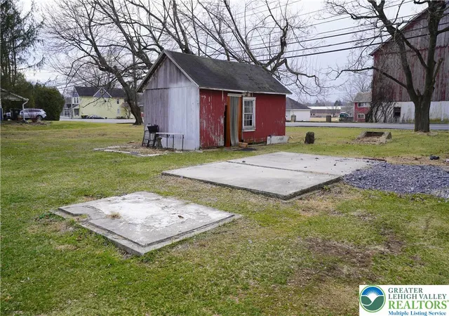 Photo 3 of Sale Pending at 3863 Mauch Chunk Rd, Allentown, PA 18104 | MLS# 773080 | Listing updated on 2026-05-22