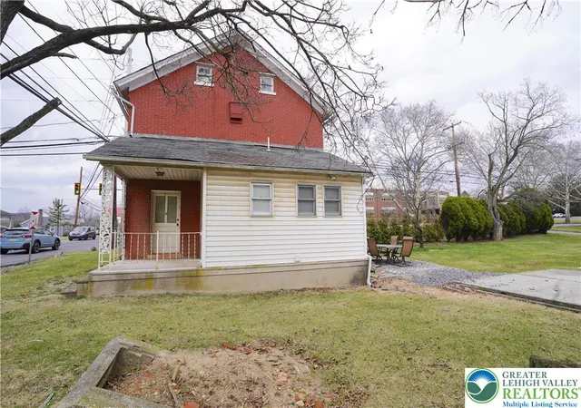 Photo 4 of Sale Pending at 3863 Mauch Chunk Rd, Allentown, PA 18104 | MLS# 773080 | Listing updated on 2026-05-22