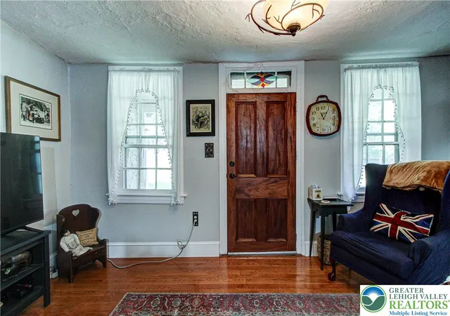 Homes for sale in Nockamixon Twp, PA | 9754 Easton Rd, Nockamixon Twp, PA 18930 | MLS# 773211