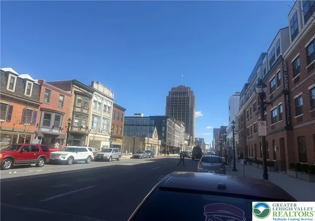 Listing Photo 2 - Condo for sale in building located at 1029 W Hamilton, Allentown, PA 18101 - Unit #