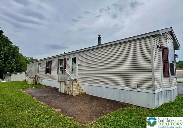 Homes for sale in North Whitehall Twp, PA | 3267 2Nd Ave, North Whitehall Twp, PA 18069 | MLS# 773221