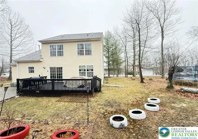 2nd image of 1152 Dorset Dr, Lehman Twp, PA 18324 | MLS# 773150