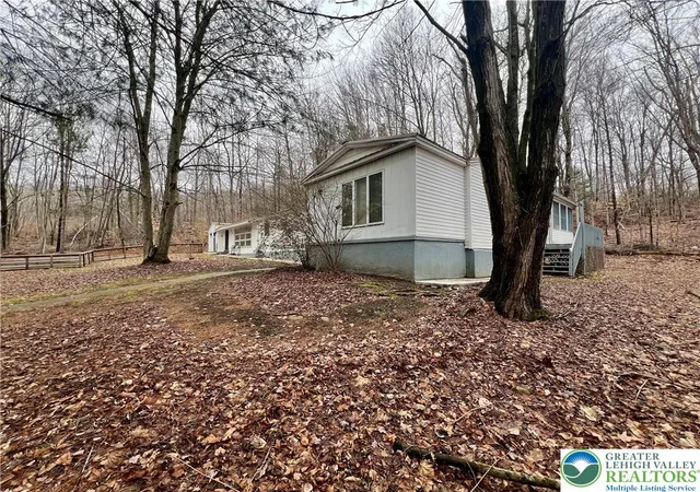 Homes for sale in Fell Twp, PA | 68 Midland St, Fell Twp, PA 18407 | MLS# 773313