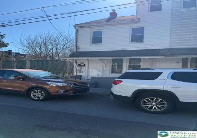 Photo 4 of Sale Pending at 148 Chestnut St, Allentown, PA 18101 | MLS# 773127 | Listing updated on 2026-06-23