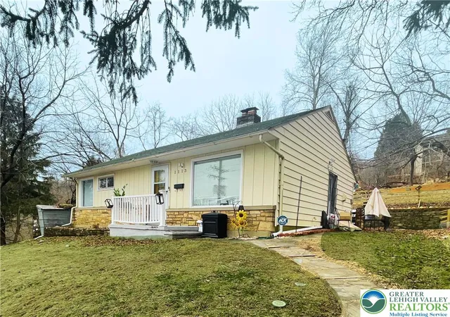 Homes for sale in Easton, PA | 1113 Lafayette St, Easton, PA 18042 | MLS# 773490