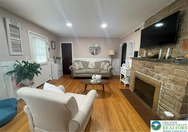 Homes for sale in Easton, PA | 1113 Lafayette St, Easton, PA 18042 | MLS# 773490