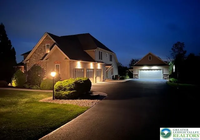Homes for sale in North Whitehall Twp, PA | 5820 Harvest Pl, North Whitehall Twp, PA 18078 | MLS# 773493