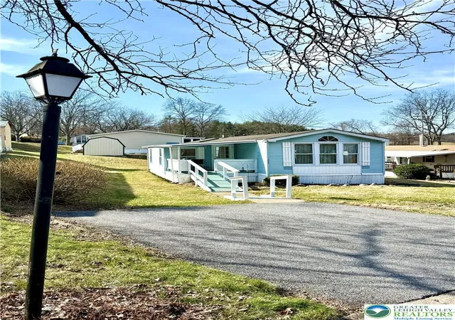 Homes for sale in Upper Mt Bethel Twp, PA | 204 Molly Pitcher Rd, Upper Mt Bethel Twp, PA 18343 | MLS# 773631