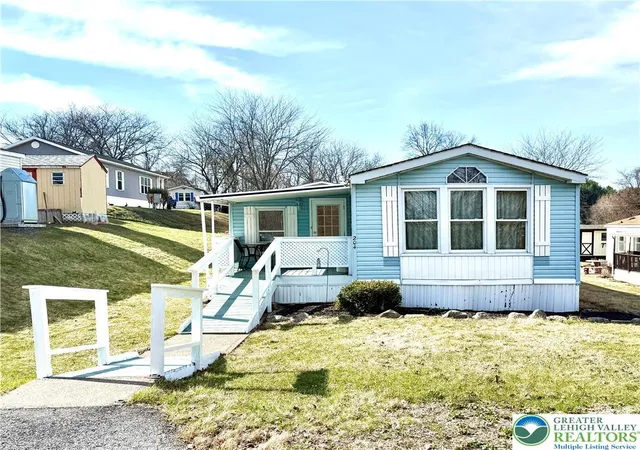 Homes for sale in Upper Mt Bethel Twp, PA | 204 Molly Pitcher Rd, Upper Mt Bethel Twp, PA 18343 | MLS# 773631
